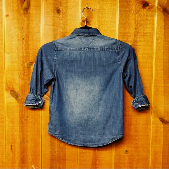 💙Tommy Hilfiger Button Down Denim Shirt - Picture 5 of 5
